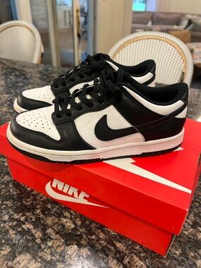 Nike Dunk Low Pandas . Like new with box 
Size 5.5 youth
